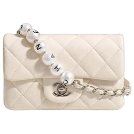 Chanel 2019 Meine Kostbaren Perlen Mini Taillentasche aus Lammleder