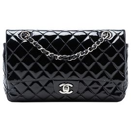 Chanel Nero Medio Classico in Pelle Verniciata Doppio Flap