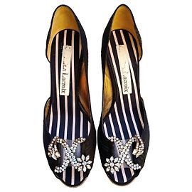 Scarpe con tacco Christian Lacroix in raso nero con cristalli