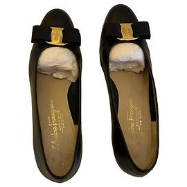 Schwarze Leder-Pumps Vara von Salvatore Ferragamo
