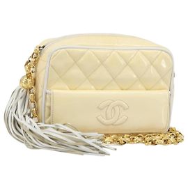 Bolso de Hombro CHANEL de cuero patentado beige con cadena dorada CC Auth ka3145