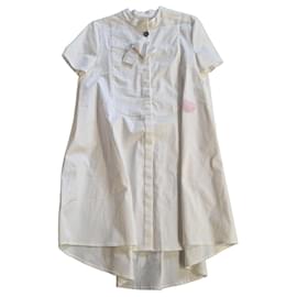 Weißes Dior-Kleid mit Muschel-Patch