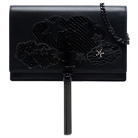 Portafoglio a catena Kate in pelle di vitello nera con applicazione a stella Cloud Monogram classico di Saint Laurent