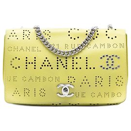 Chanel Flap in Pelle di Vitello Gialla Perforata con Logo e Occhielli