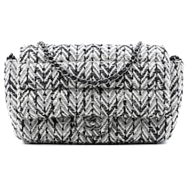 Chanel Nero CC Tweed Herringbone con Patta
