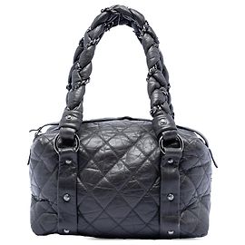Kleine geflochtene Tote aus schwarzem, abgenutztem Lammleder von Chanel