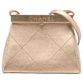 Chanel Gold Kleine Kalbsleder Kiss Lock Rahmen Tasche