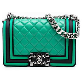 Chanel Verde Piccola Borsa Boy Bicolore in Pelle di Agnello Trapuntata e Gomma