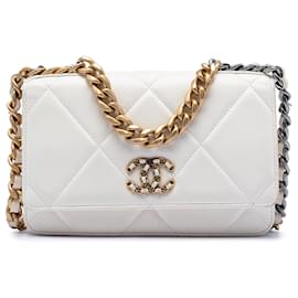 Chanel Carteira com Corrente 19 em Couro de Cordeiro Branco