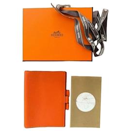 Couverture d'agenda en cuir orange Hermès avec inserts de carte du monde