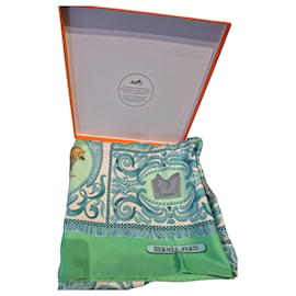 Carré Hermès en soie vert 90x90