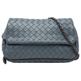 Bottega Veneta Mini Nappa Intrecciato Blu con Catena Espandibile e Patta Incrociata