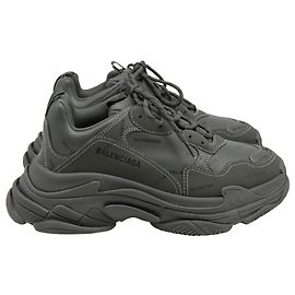 Sneaker Balenciaga Triple S con logo su tutta la superficie in ecopelle khaki