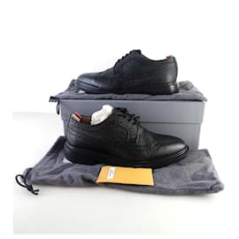 Thom Browne Brogue-Schuhe Long Wing aus Pebble Grain Leder mit Gummisohle
