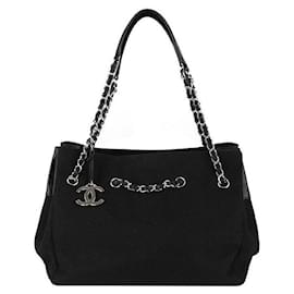 Chanel Borsa a spalla in tela Chevron con catena