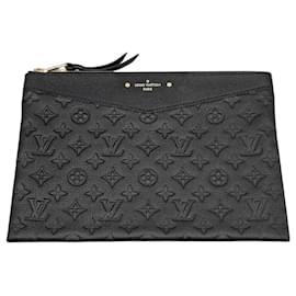 Louis Vuitton Clutch Daily
