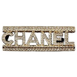 Chanel Spilla in cristallo con lettering