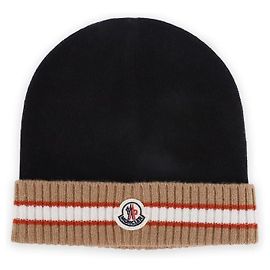 Beanie in lana con patch logo Moncler a blocchi di colore (Nero)