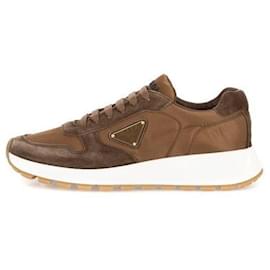 Delave Wildleder- und recycelte Nylon-Sneaker - Prada