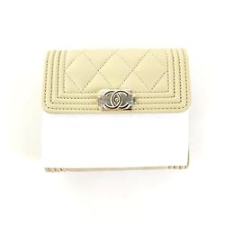 Chanel Cartera con solapa Boy Caviar