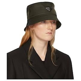 Cappello bucket in Re-Nylon con logo triangolare - Prada