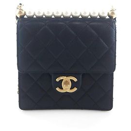 Chanel Borsa a tracolla con patta in perle