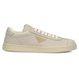 Prada Sneakers in pelle con logo