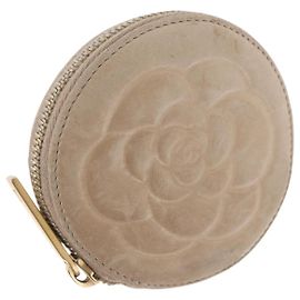 Portafoglio CHANEL in pelle di agnello beige con CC dorato Auth bs33865