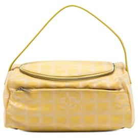 Borsa Vanity in Nylon della Nuova Linea da Viaggio Gialla di Chanel