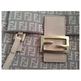 Borsa baguette Fendi Mama beige in tessuto