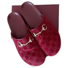 Mule in velluto bordeaux Gucci