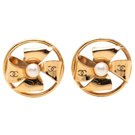 Orecchini a clip in nastro con pinwheel in perla finta placcata oro CC dorato Chanel