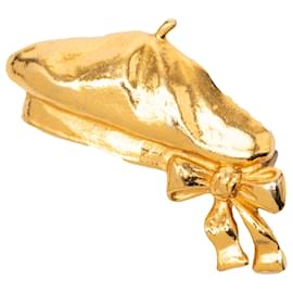 Spilla a forma di berretto dorato placcato in oro di Chanel