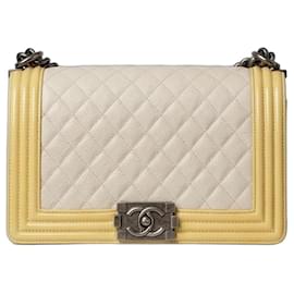 Chanel Boy Flap Tasche aus cremefarbenem Leder