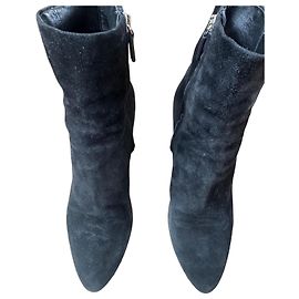 Stivaletti in camoscio nero Gucci