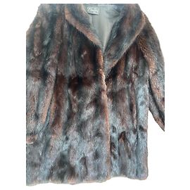 Autre Marque Dark brown fur coat with shawl collar