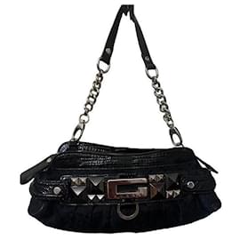 Borsa Guess nera decorata con borchie