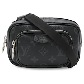 Pochette Outdoor Monogram Eclipse di Louis Vuitton