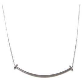 Pendente T Smile in oro bianco 18K di Tiffany & Co.