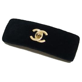 Chanel Turnlock Coco Mark Velours Haarspange in Schwarz
