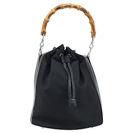 Borsa bucket vintage Gucci in nylon e pelle piccola con manico in bambù