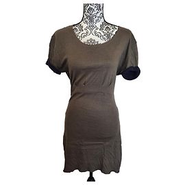 Claudie Pierlot khakifarbene Kleid, kurze Ärmel mit marineblauen Revers Größe 2 (38)