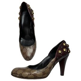 Décolleté in pelle monogramma Gucci vintage con borchie beige marrone EU40