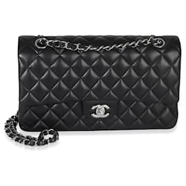 Borsa Chanel media classica a doppio flap in pelle di agnello trapuntata nera