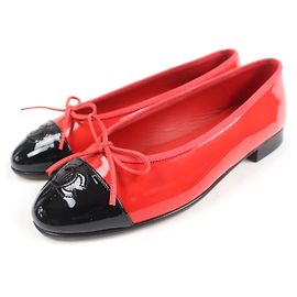 Ballerine in pelle verniciata COCO Mark di Chanel