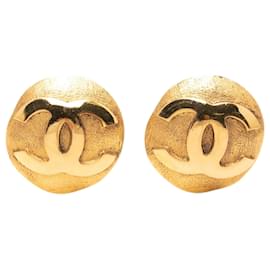 Orecchini rotondi a clip in oro placcato CC dorato di Chanel