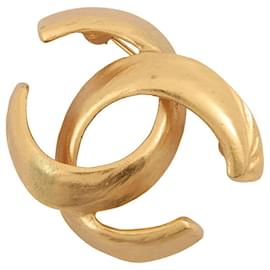Spilla in oro Chanel con il marchio Coco