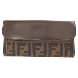 Cartera larga marrón con patrón Zucca de Fendi