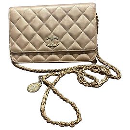 Portafoglio Chanel con catena in pelle di agnello beige