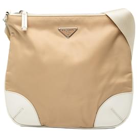 Borsa a tracolla Prada in tessuto beige con rifiniture in pelle.